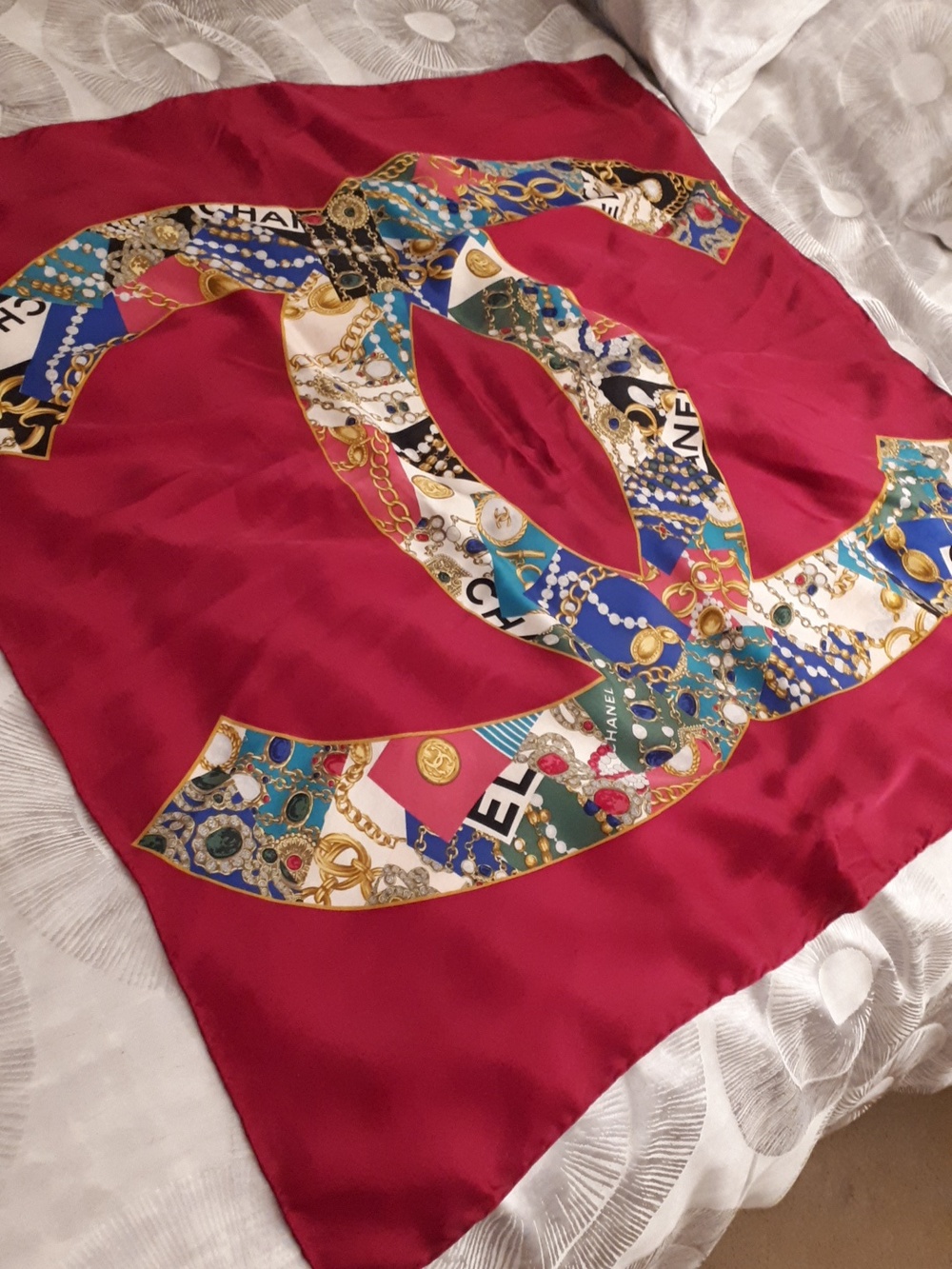 CHANEL 100% Silk Scarf Gorgeous & Luxurious with Multicolor CC Logo Authentic - Picture 6 of 15